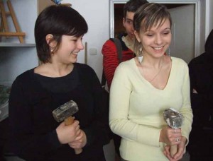 Poczuć ciężar narzędzia - Studenci ODK na zajęciach gościnnych w Zakładzie Rzeźby, 2009