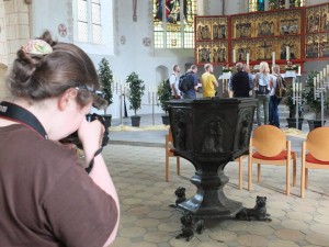 Zabytkoznawstwo w terenie :) - Studenci na objeździe zabytkoznawczym (Burg auf Fehmarn)